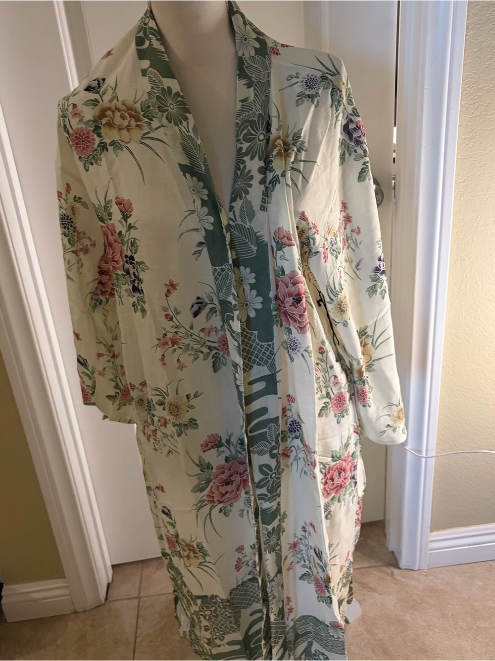 NWT Floral Print Kimono Robe LOVLEI in Ivory and Green XL/XXL